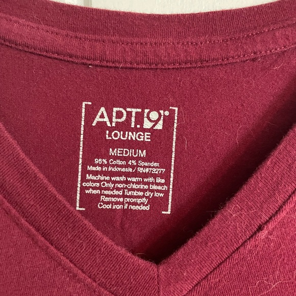 Mens Medium Apt 9 v-neck Tee - Picture 2 of 3